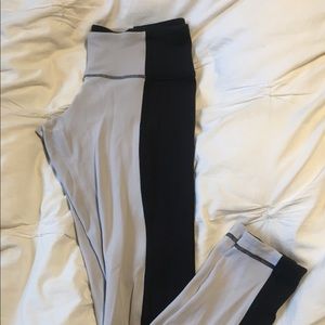 Lululemon black and cream legging